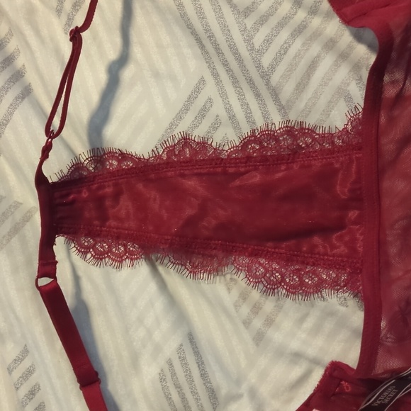 NWOT VS Very Sexy Plunge Bra - Picture 4 of 4